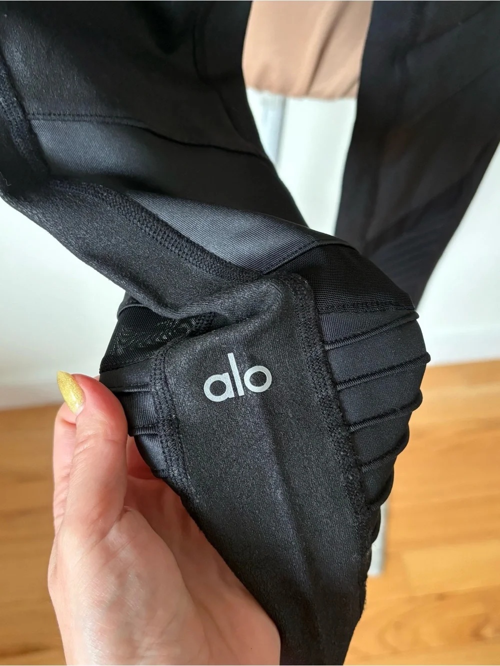 Alo Yoga Faux Leather Black Moto High Rise Mesh Insert Leggings EUC Size Medium